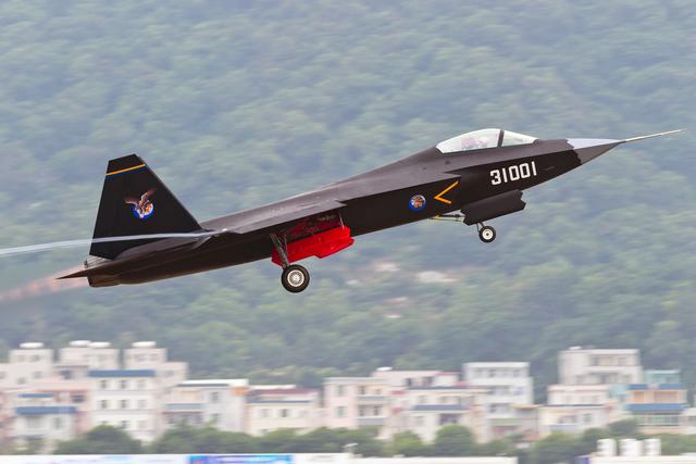 隐身舰载机高清大图歼31舰载机来了平直甲板航母建造必须加速