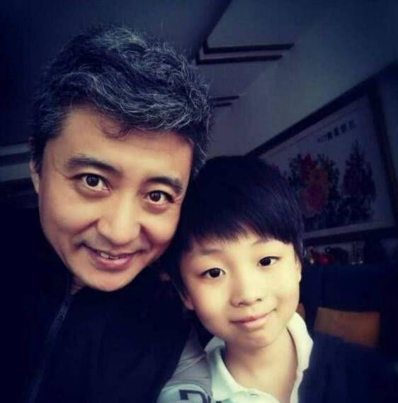 姜昆的关门弟子妻子貌美似少女45岁的他却白发苍苍让人心疼