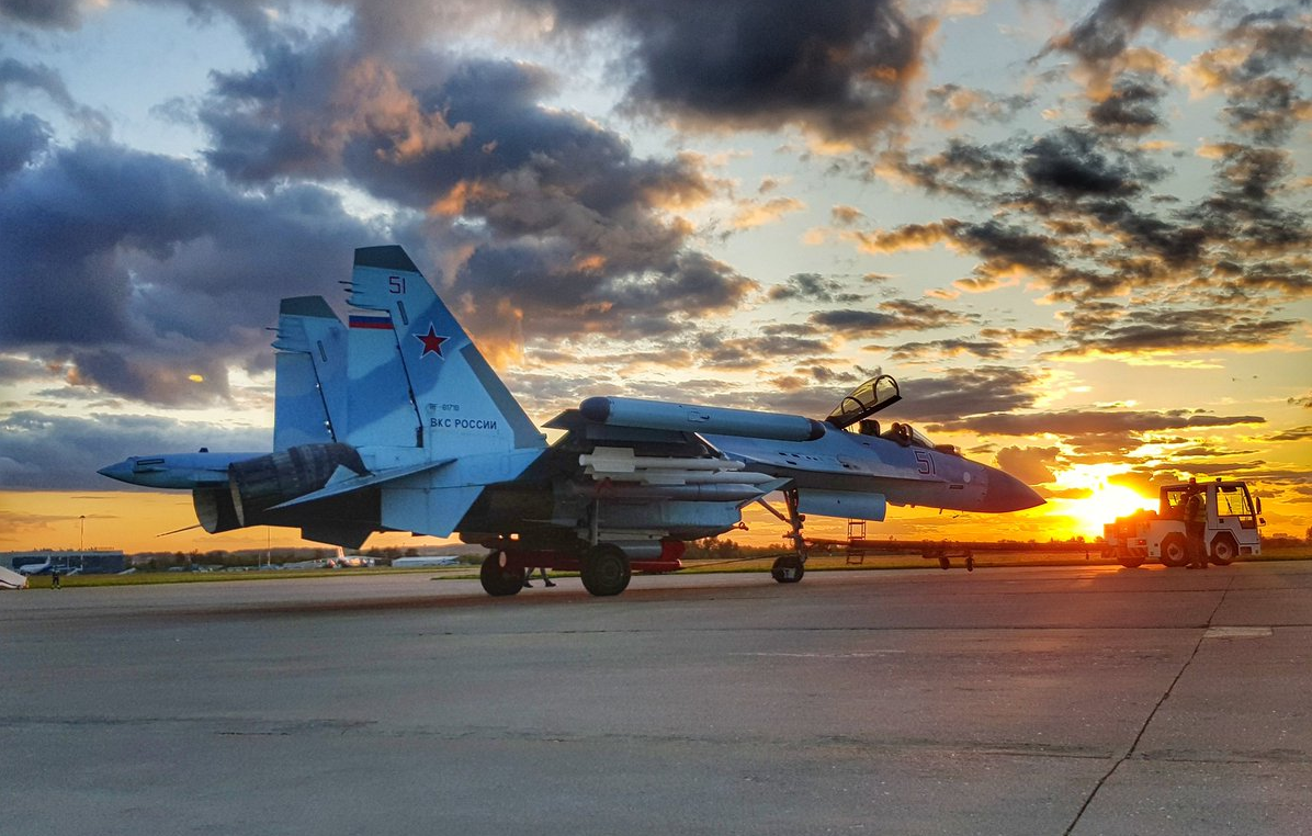 美国间谍飞机飞入俄军防空圈,苏35战机300公里外"一发毙敌"|战机|俄罗