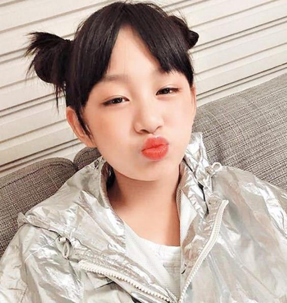 吴启华女儿12岁出道做网红,不惜出钱出力自费给女儿拍微电影