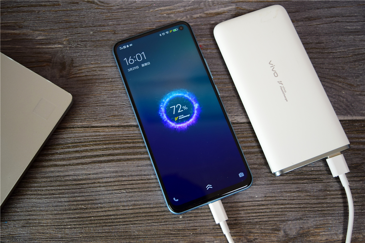 vivo手机快充套装让游戏充电快人一步