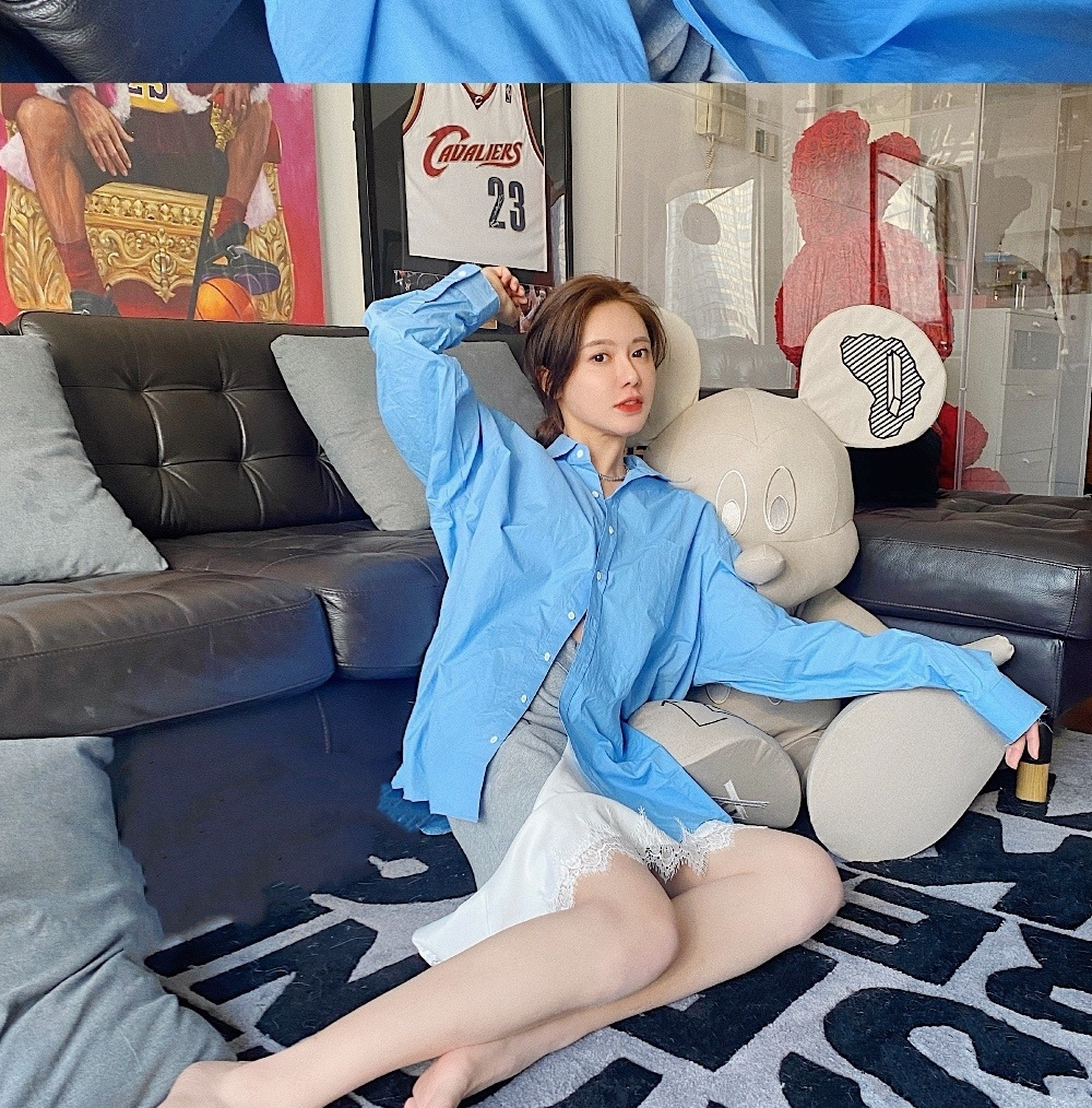 nba主播美娜离开富二代后,打扮更开放更性感,网友:有接盘侠了