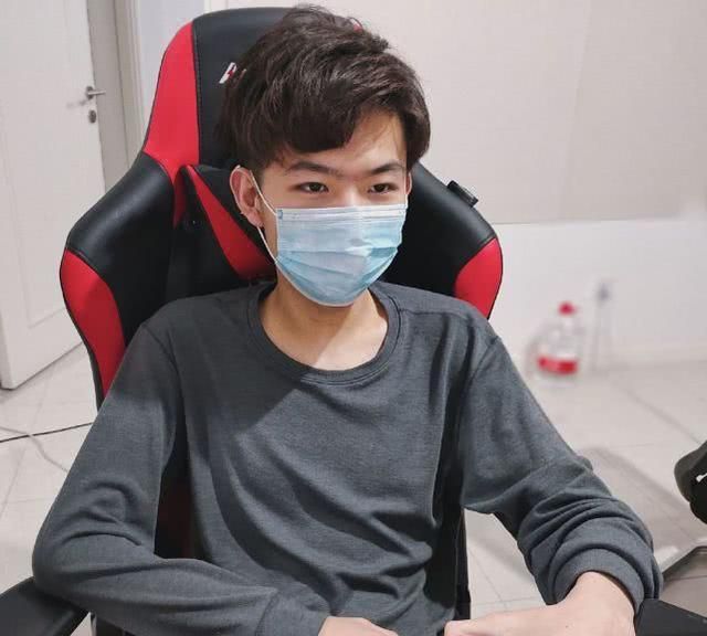 xq九尾问qg末将:中单一上来就做魔女斗篷,冰心,你是怎么想的