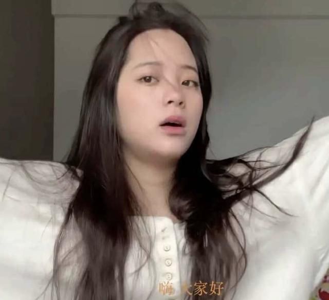 欧阳娜娜胖回小时候双下巴好明显网友骨相不好一胖毁所有
