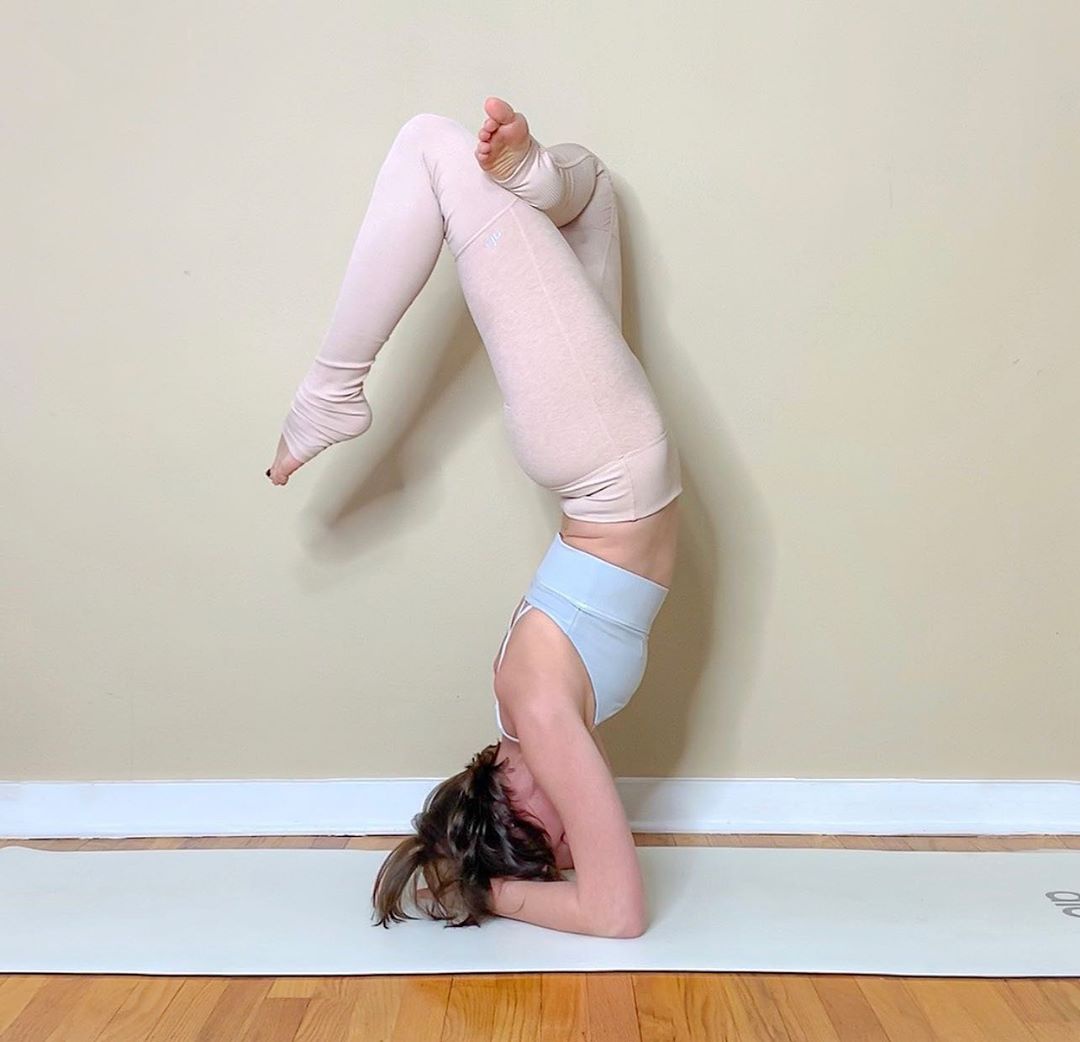 38岁全智贤拍写真,穿背心搭瑜伽裤身材曼妙迷人,气质太高级了