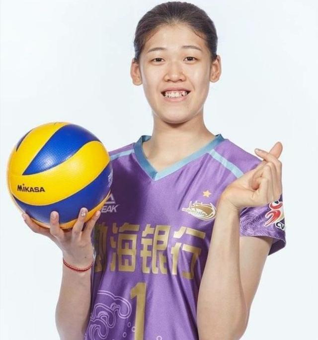 女排18岁的李盈莹年收入多少算了一算在人生开端已是白富美