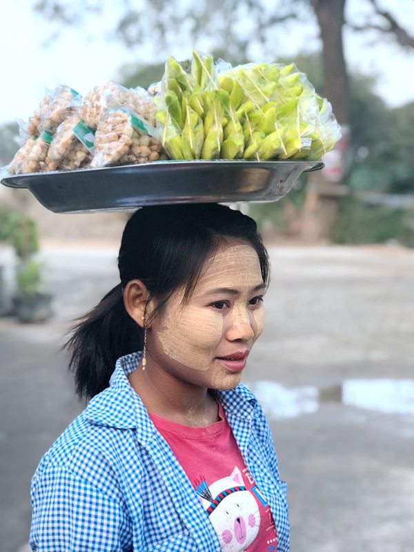 缅甸的姑娘脸上都涂抹"黄粉",难道是她们买不起化妆品吗?