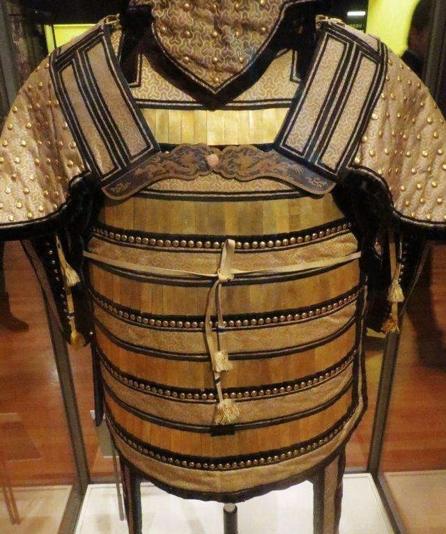 专家一开始都认为不可能|甲胄|黄金甲|墓葬_新浪新闻