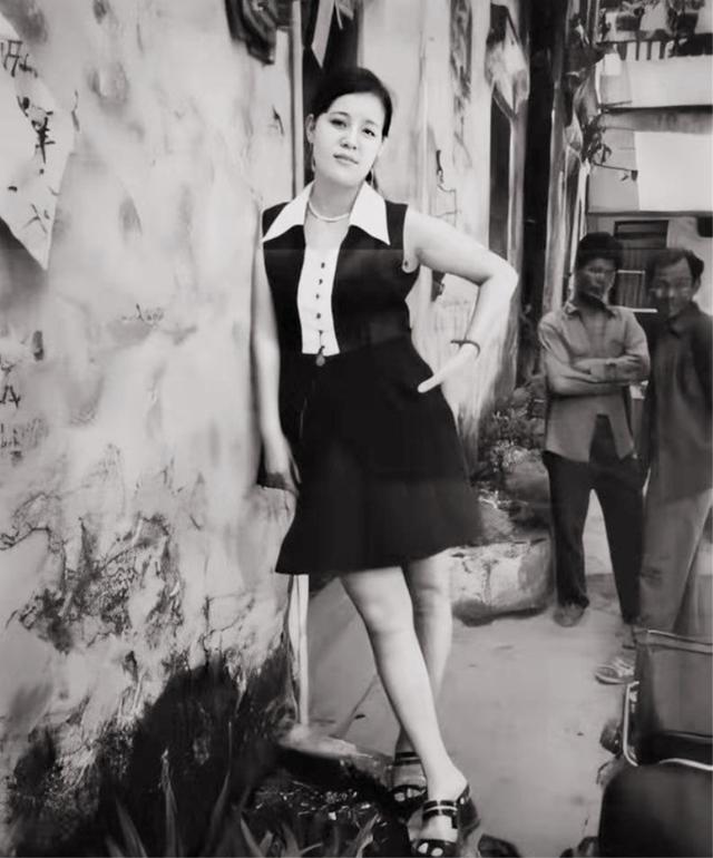 珍贵老照片,90年代街头健美操太火爆,犹如一股旋风