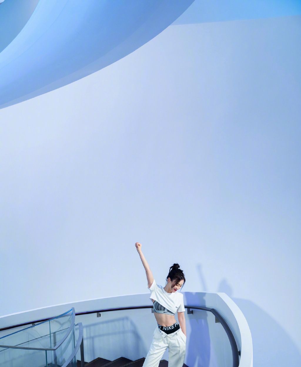 袁珊珊又开始狂秀马甲线真是自信过头了