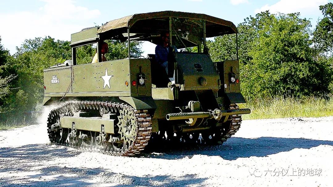 M2履带式火炮牵引车图片