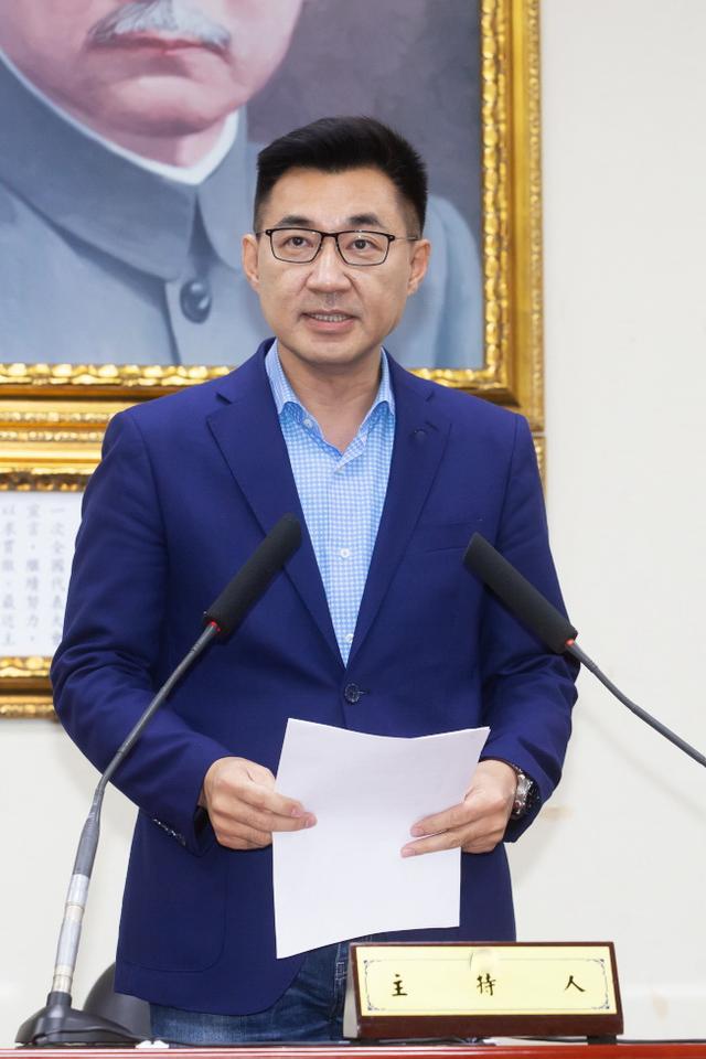 台舰出航24人染疫,江启臣:出访,返航零通报,谁授权?