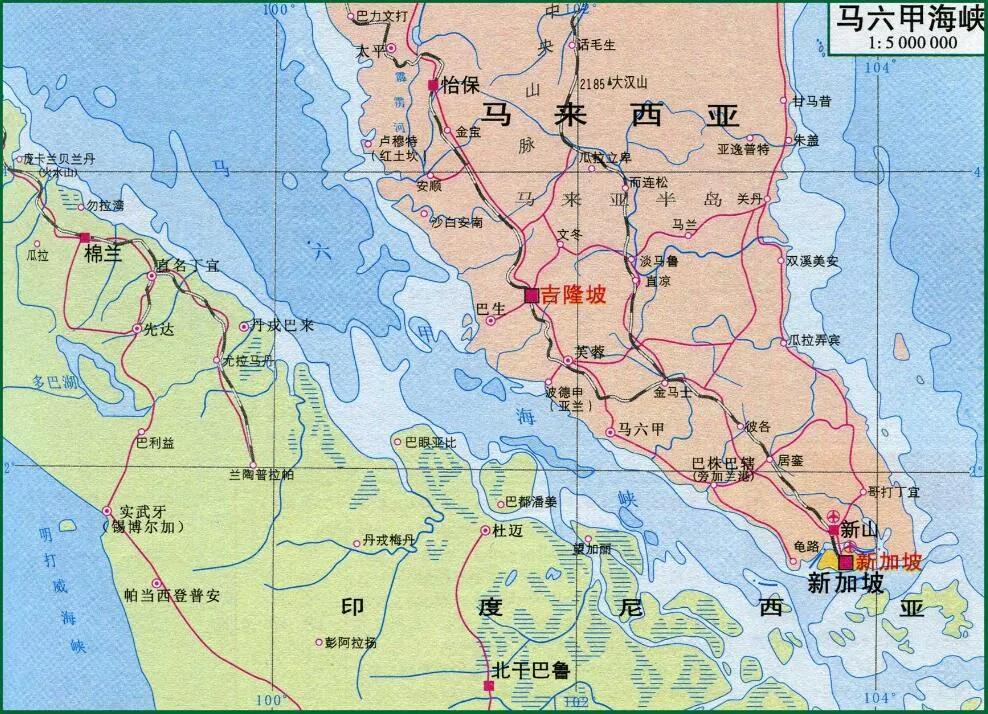 马六甲海峡,又译做麻六甲海峡,位于马来半岛与印度尼西亚的苏门答腊岛