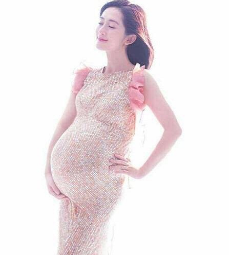 谢娜产前孕照曝光,挺孕肚扎双马尾,看到真实素颜相信她39岁了