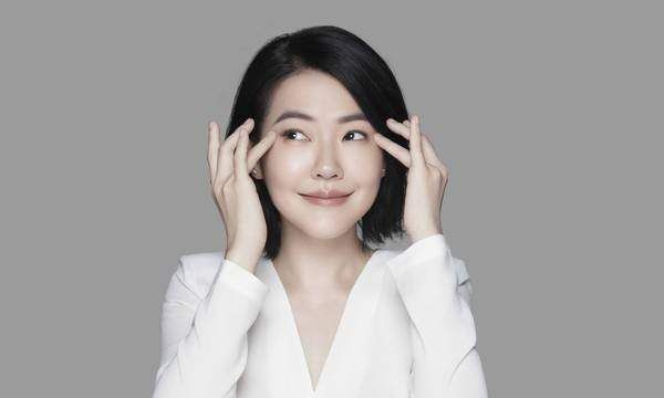 还有一种人,下庭长,一般就是下巴长,典型的比如小s,这样的人看起来会