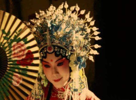 的男人",不过不能否认的是,尹正的演技确实精彩,特别是在这次的电视