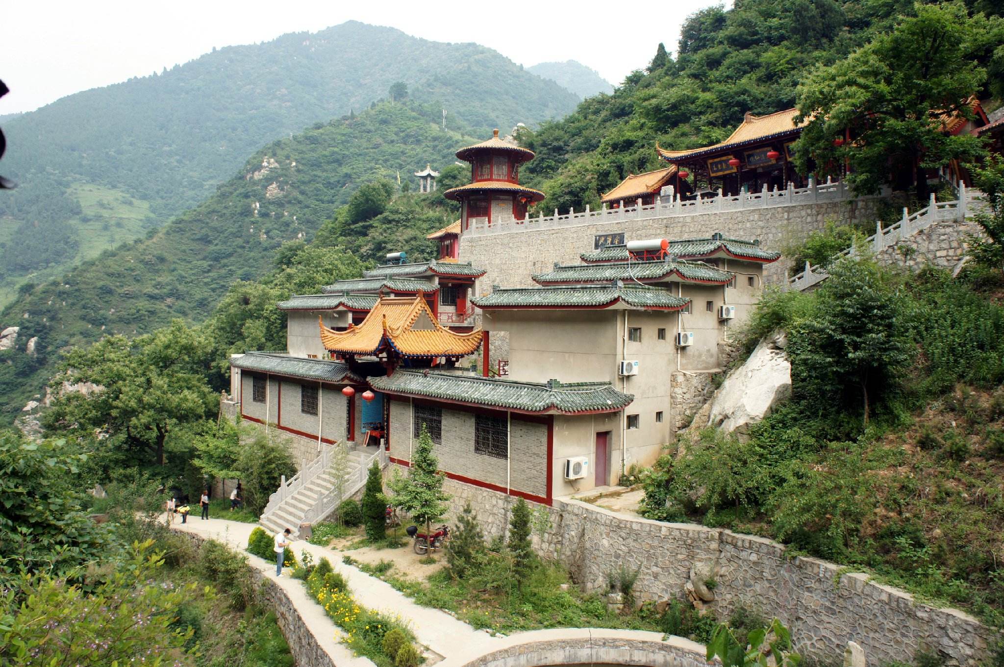 陕西有一座奇特的道观,石碑上处处可见韩文,是韩国道教的祖庭