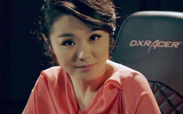 爱情公寓lisa榕和家人聚餐董事长老公罕见露脸两人超有夫妻相