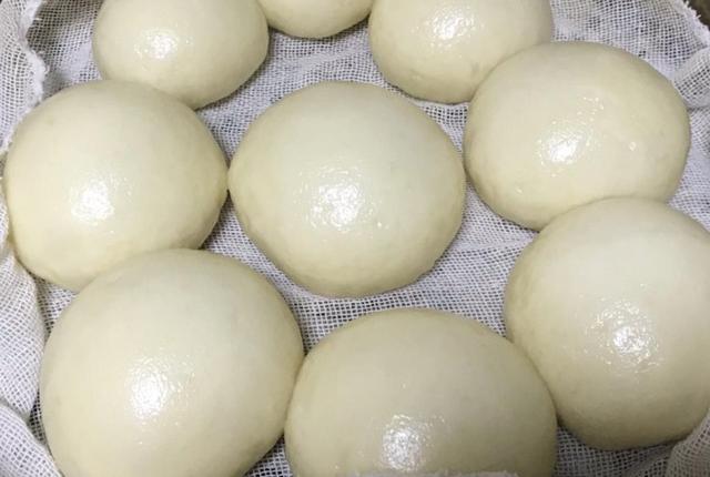 蒸馒头时别只会加酵母了多加一种东西馒头又香又软超好吃