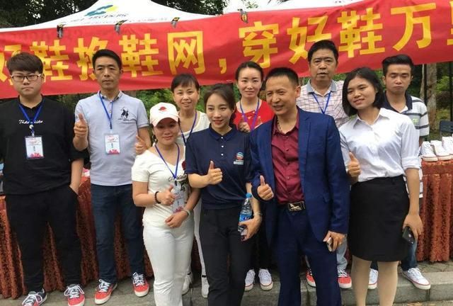 张尚武到街上卖艺,她到李宁公司当领导,为什么差别如此之大?