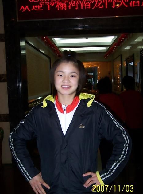 是"功夫美少女"柏晶,论战绩和实力,她可以称得上是武林风初代格斗女王