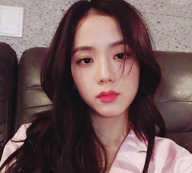 跳起舞来很有力度,干净利落,曾被专业舞者lia kim评为最棒的女爱豆