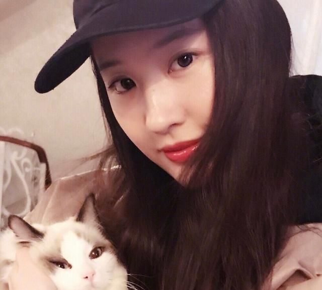 神仙姐姐营业了刘亦菲穿毛衣自拍粉嫩十年如一日的美貌