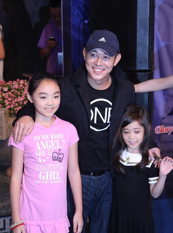 李连杰女儿因隔离抑郁症复发,笑容尽显疲惫,以为自己熬不过去