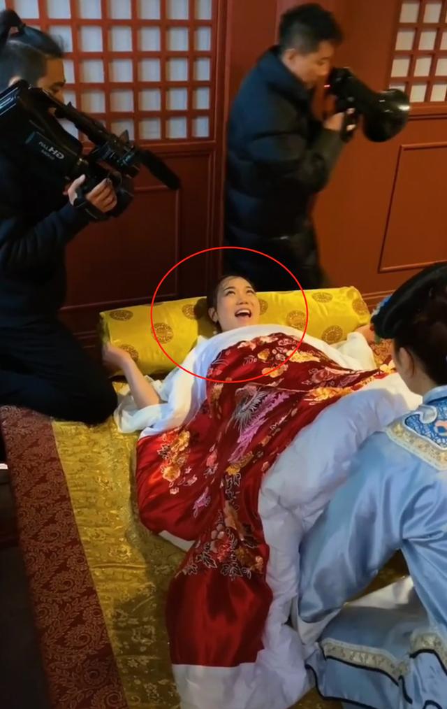 电视剧生孩子原来这么拍?奇葩道具让演员惨叫,摄影师更遭罪!