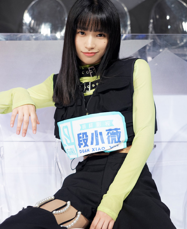 段小薇受网暴影响?看到第一次公演vs第二次公演的站姿,心疼了