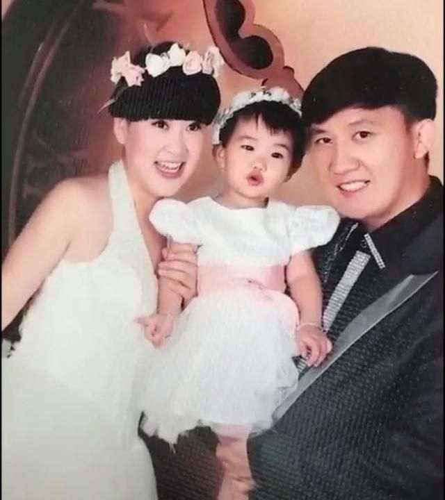 杨树林天黑后带女儿外出玩耍,妻子赵丹入狱后,杨树林低调生活