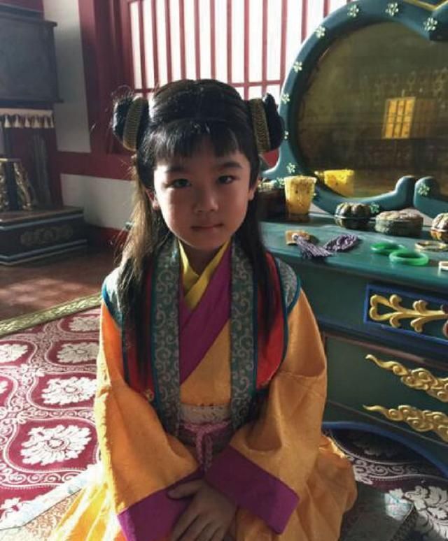 《庆余年》小范闲:4岁"出道",10岁的"老戏骨"生活中太成熟