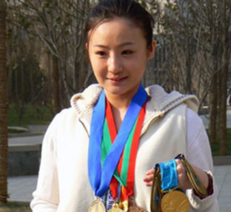 16岁冠军17岁退役参加综艺节目捞金,现34岁未婚|桑雪|跳水队|退役