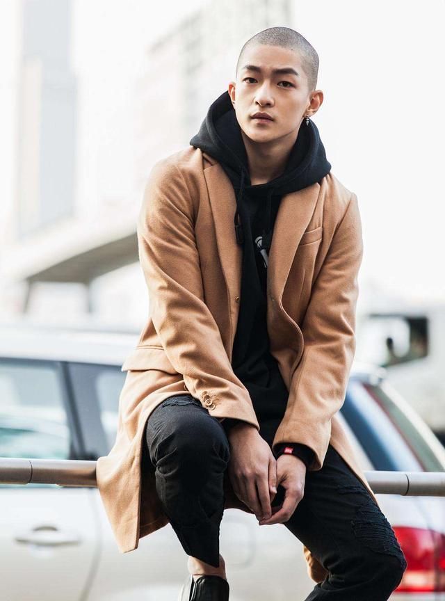 还与两男星玩起了梗,万籽麟有苦难言|屈楚萧|恋情|刘启恒_新浪新闻