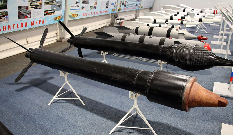 俄制战机发射火箭弹,法军运输机险些爆炸,总统卫队死伤惨重