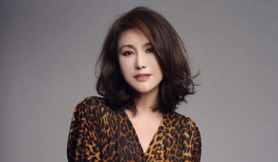 她被誉为"最美警花",嫁大23岁导演,今52岁已为爱守寡6年