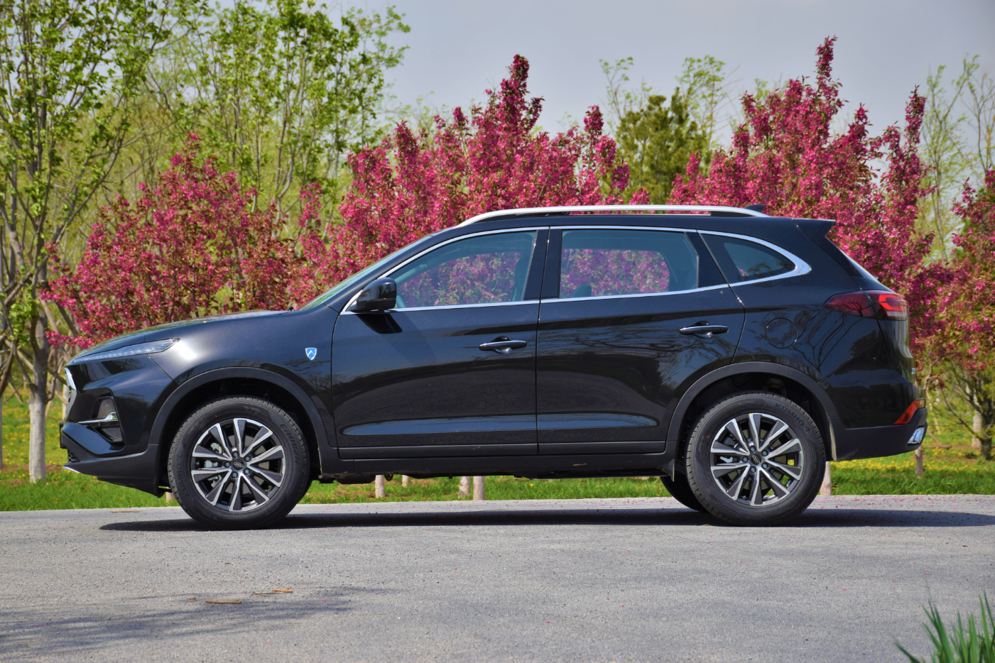 前卫激进的"大众标准" ,江淮嘉悦x7 8.98万起售