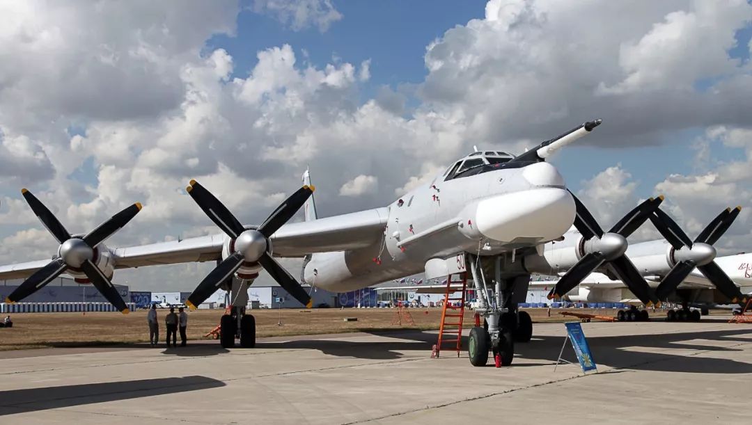 老当益壮, 美军f-22战斗机都得叫爷爷的俄罗斯tu-95轰炸机