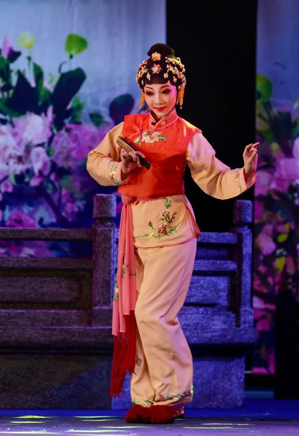 现为广东省百花潮剧院优秀青年演员.