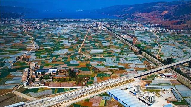 阳宗站所处的位置,和前后两个高铁站台的距离仅仅只相差十分钟.