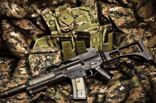 g36自动步枪:1995年德国hk公司推出的第三代步枪,加持了最新的科技