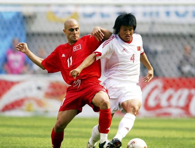 中国第一左后卫,曾荣登甲a标王,编导娇妻连生三女,退役做奶爸|吴承瑛