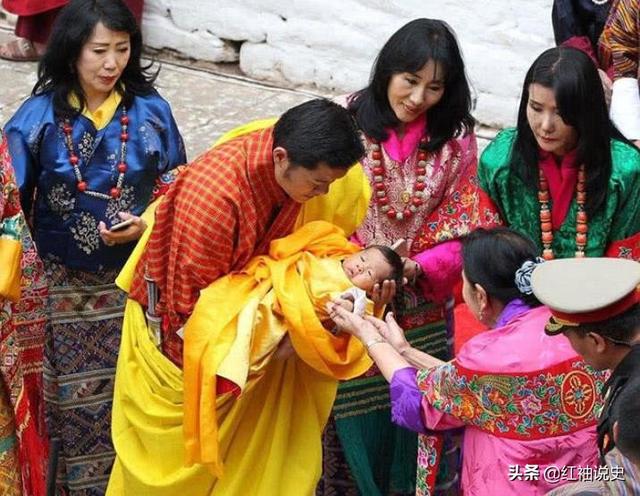 主动让太上皇带孙子,怀上二胎后更受宠|佩玛|不丹|王后_新浪新闻