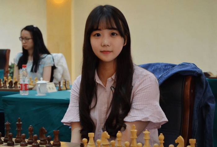 国际象棋界女神袁烨,19岁身高超1米8,高颜值大长腿引人瞩目