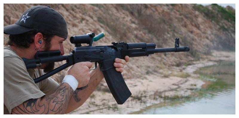 双模枪机霰弹枪,详解打破常规设计的spas-15战斗霰弹枪