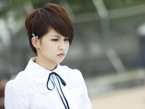 还记得终极一班的雷婷吗现在35岁留长发美到让人认不出