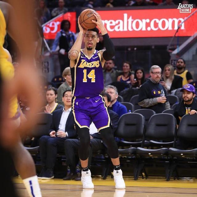 7年磨一剑湖人盼望了7年的季后赛天使之音将由格林率先奏响