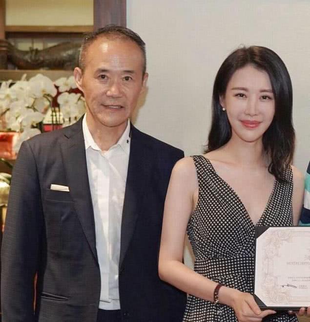 王石晒出攀岩照,势与娇妻田朴珺做对决?田朴珺一字马果然厉害!