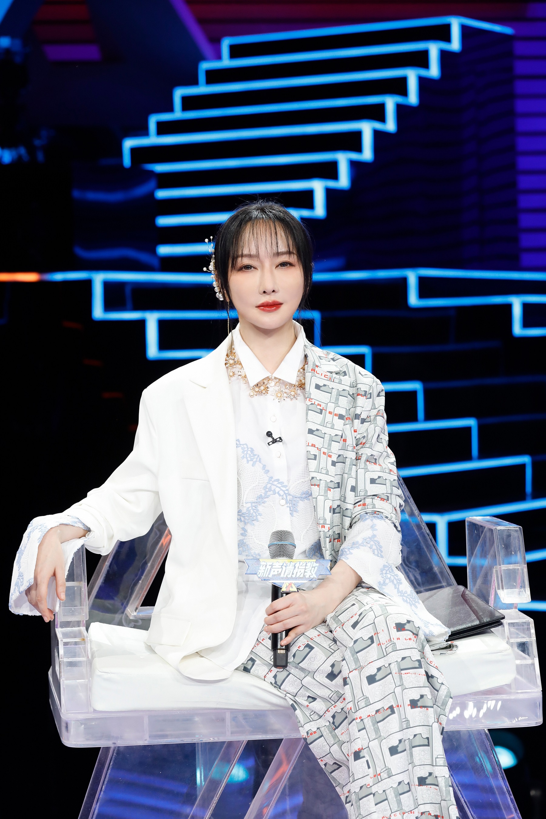 刚结束的毕业汇演,酷狗音乐副总裁陈英烽为优秀毕业生