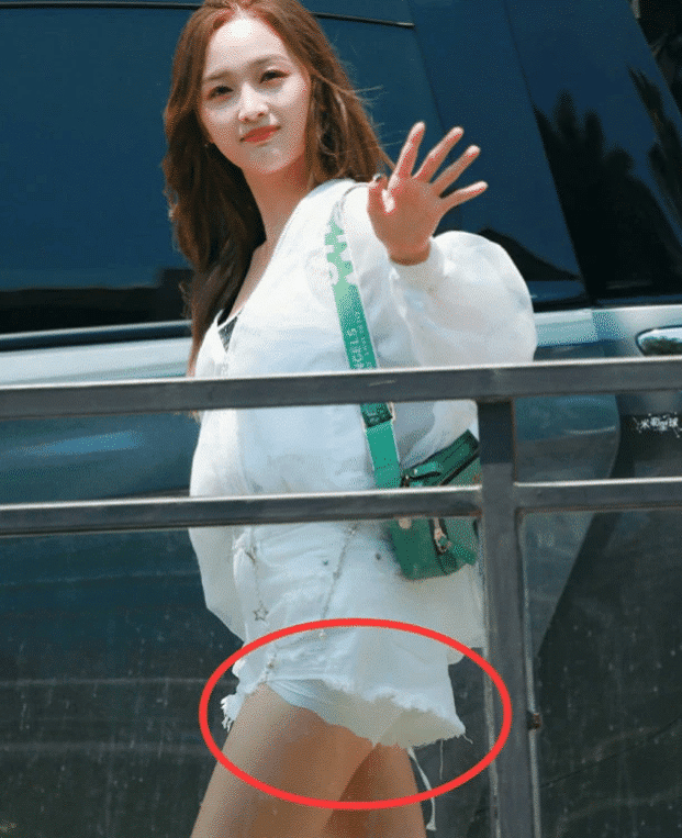 有种时尚叫吴宣仪穿安全裤,永远漏在外面,这时尚真不懂